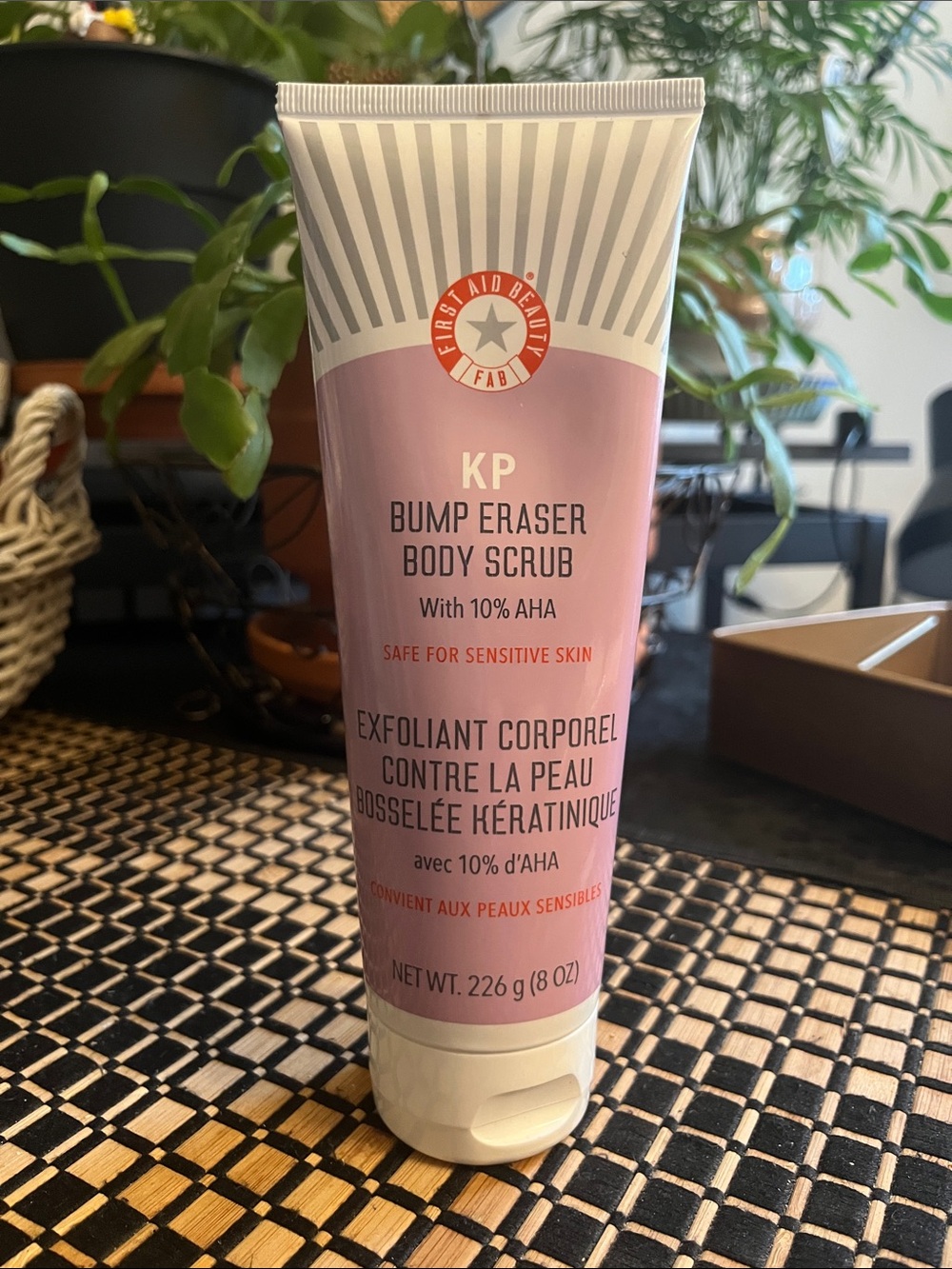 First Aid Beauty KP Bump Eraser Body Scrub – Pink and White Tube